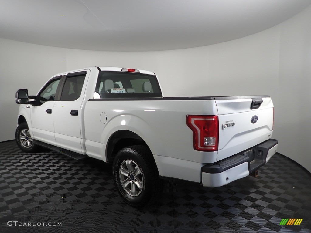 2015 F150 XL SuperCrew 4x4 - Oxford White / Medium Earth Gray photo #4