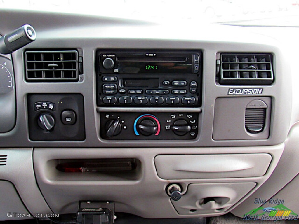 2001 Ford Excursion XLT 4x4 Controls Photo #144640284