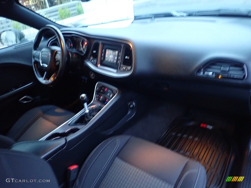 2015 Challenger R/T - Pitch Black / Black photo #12