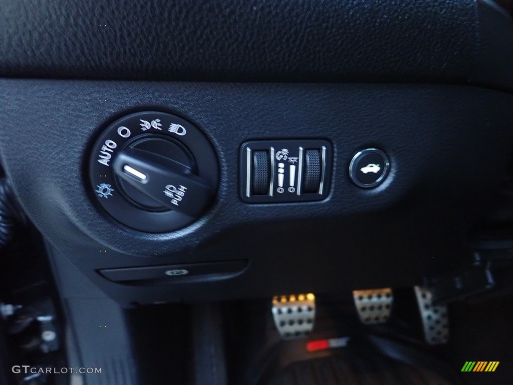 2015 Challenger R/T - Pitch Black / Black photo #22