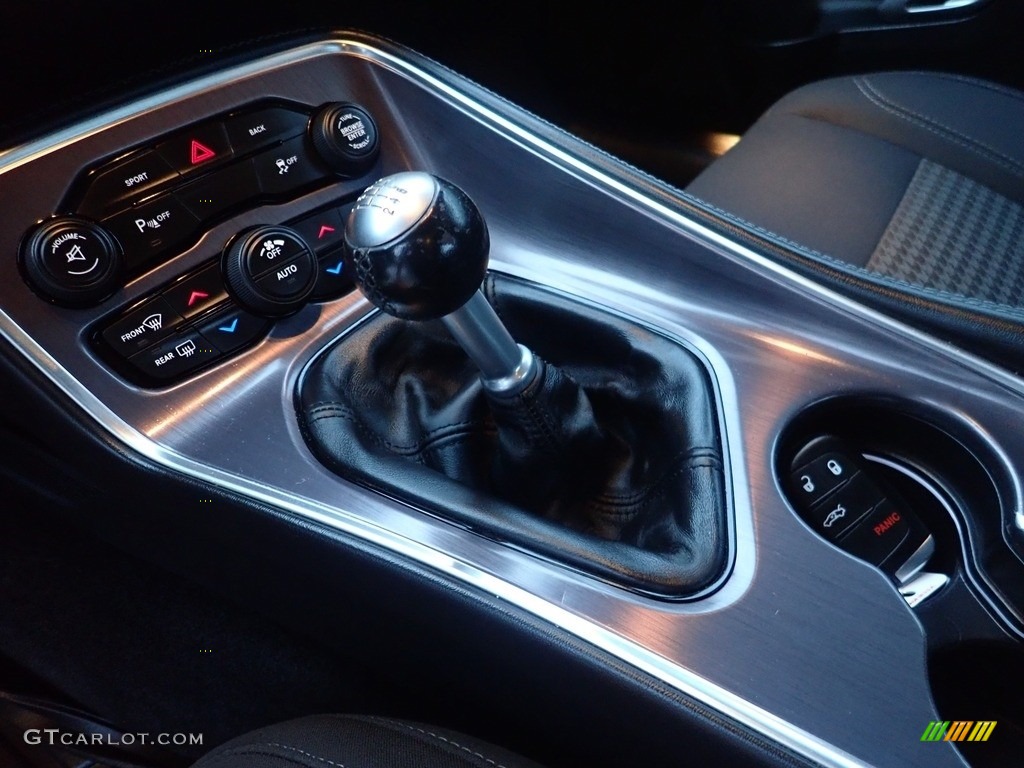 2015 Challenger R/T - Pitch Black / Black photo #24
