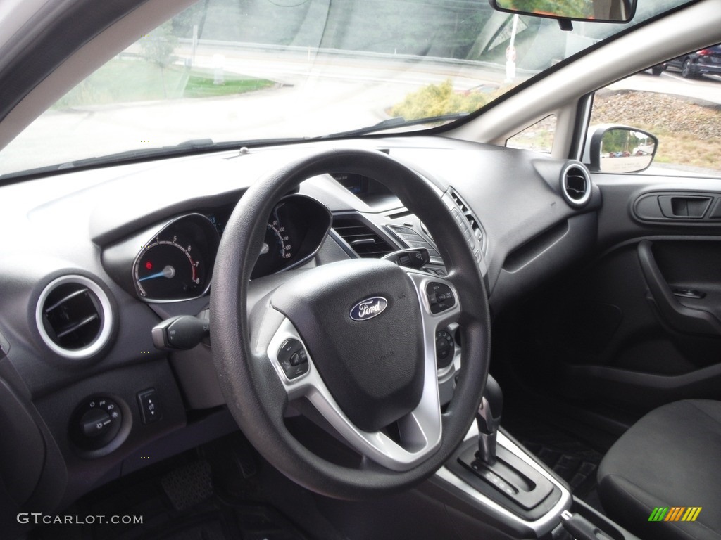 2019 Fiesta SE Hatchback - Oxford White / Charcoal Black photo #16