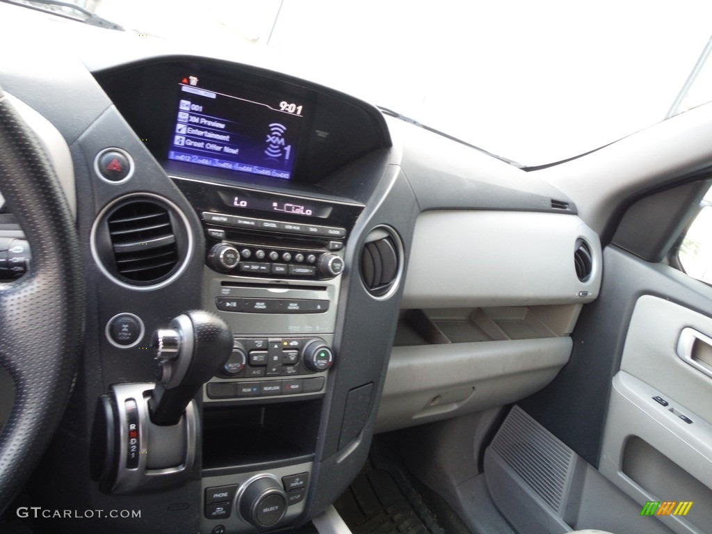 2015 Honda Pilot SE 4WD Controls Photos