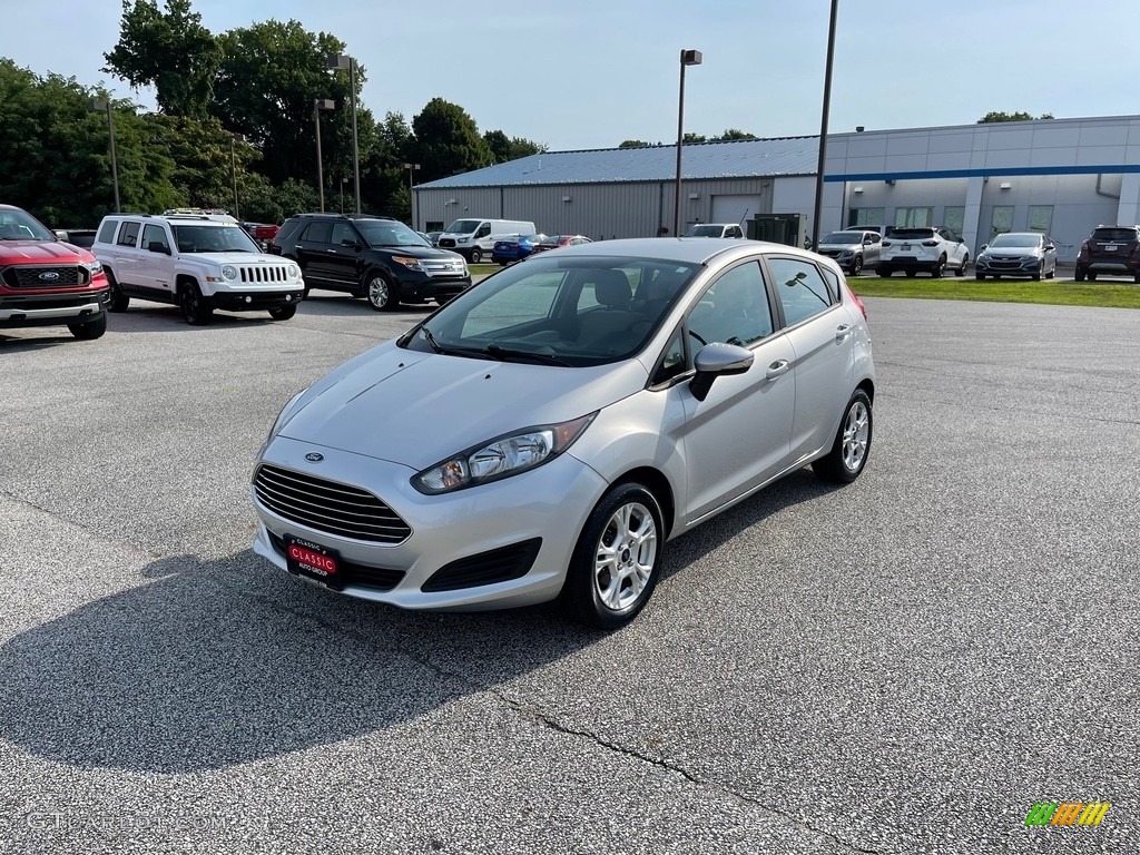 2016 Fiesta SE Hatchback - Ingot Silver Metallic / Medium Light Stone photo #1