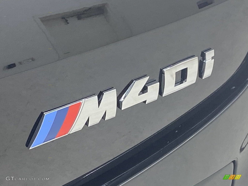 2022 BMW X4 M40i Marks and Logos Photos