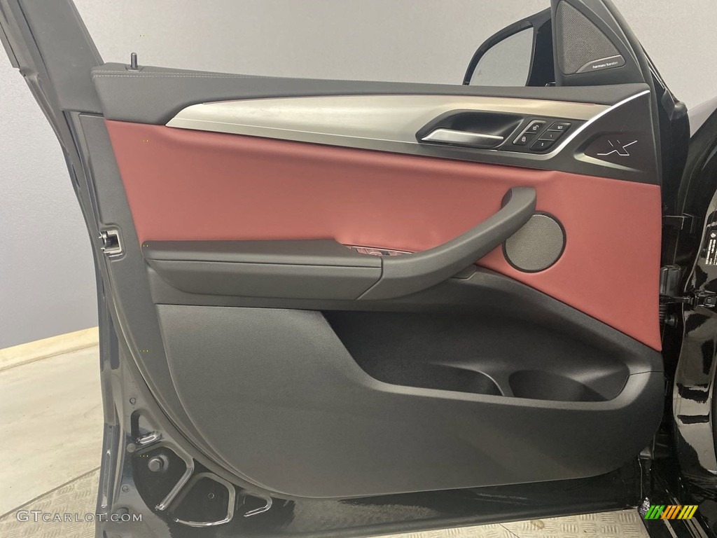 2022 BMW X4 M40i Door Panel Photos