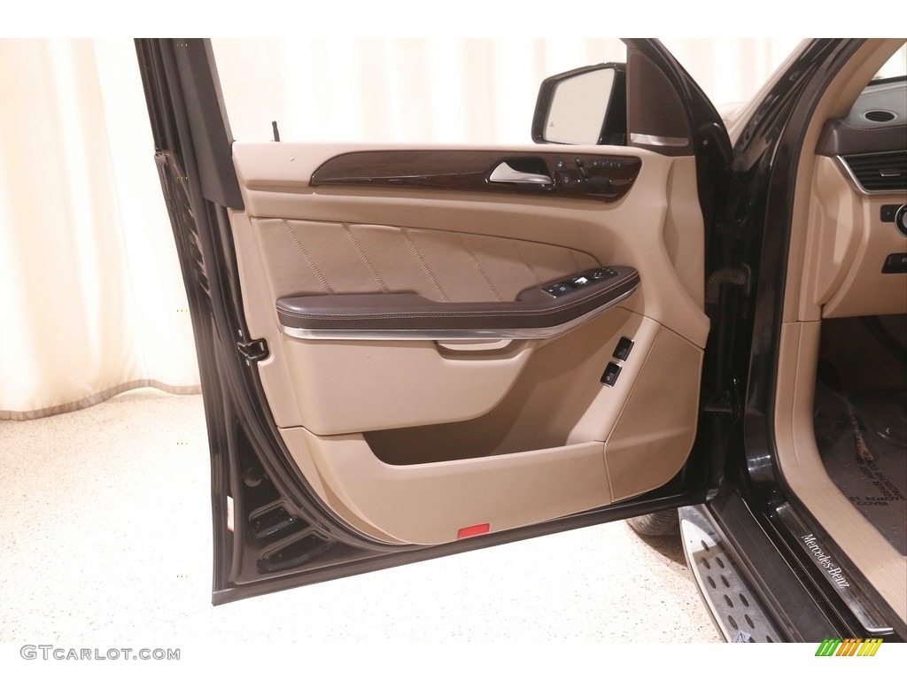 2014 GL 450 4Matic - Black / Almond Beige photo #4