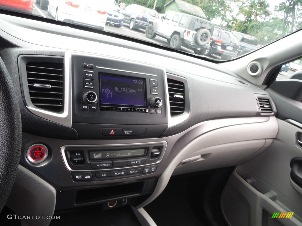 2019 Pilot LX AWD - Lunar Silver Metallic / Gray photo #17