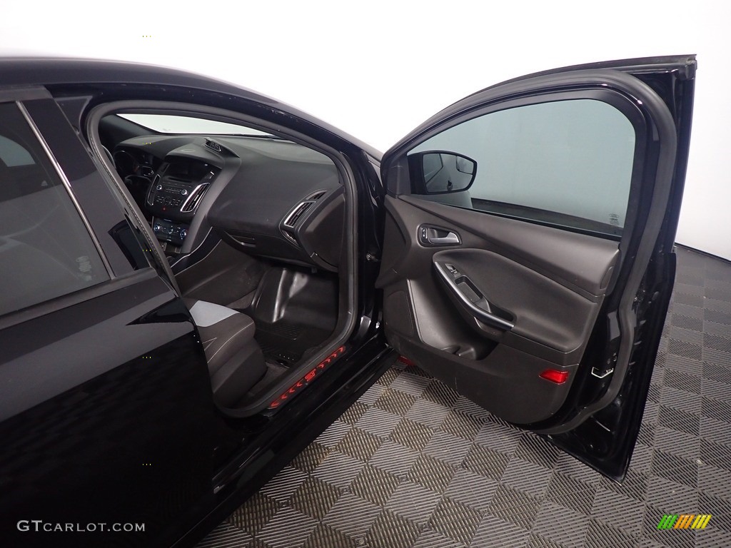 2017 Focus ST Hatch - Shadow Black / Charcoal Black photo #38