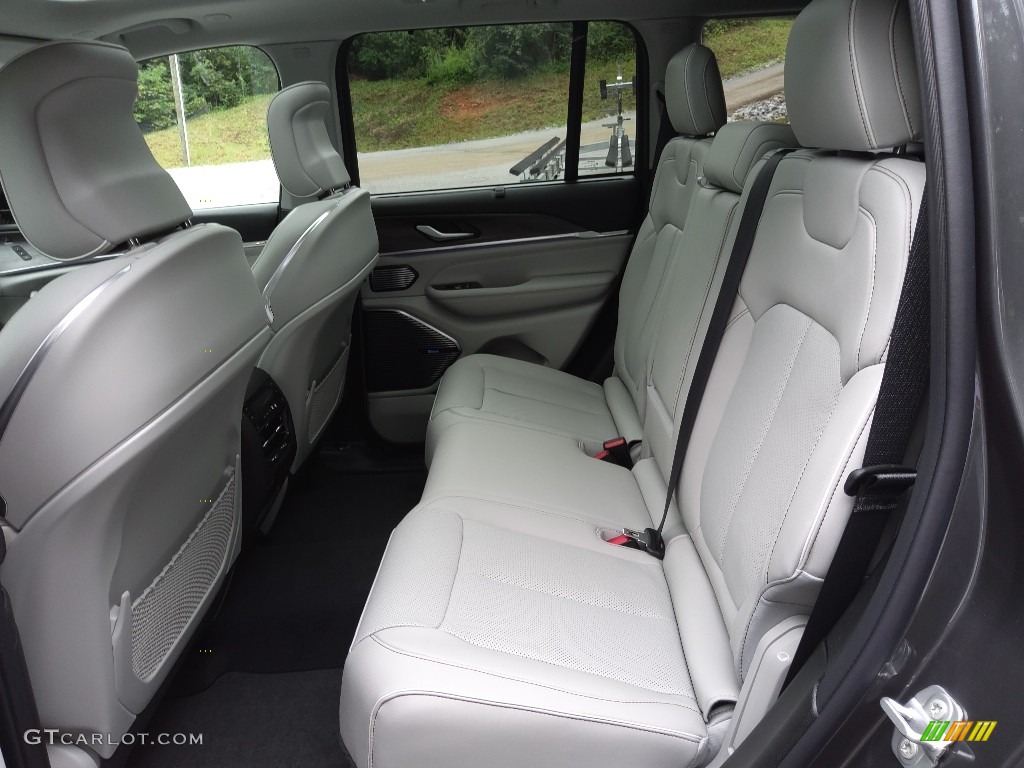 Global Black/Steel Gray Interior 2022 Jeep Grand Cherokee Overland 4x4 Photo #144657689