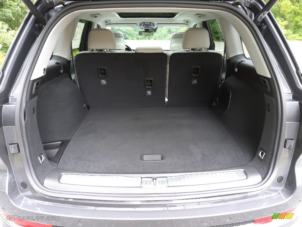 2022 Jeep Grand Cherokee Overland 4x4 Trunk Photos