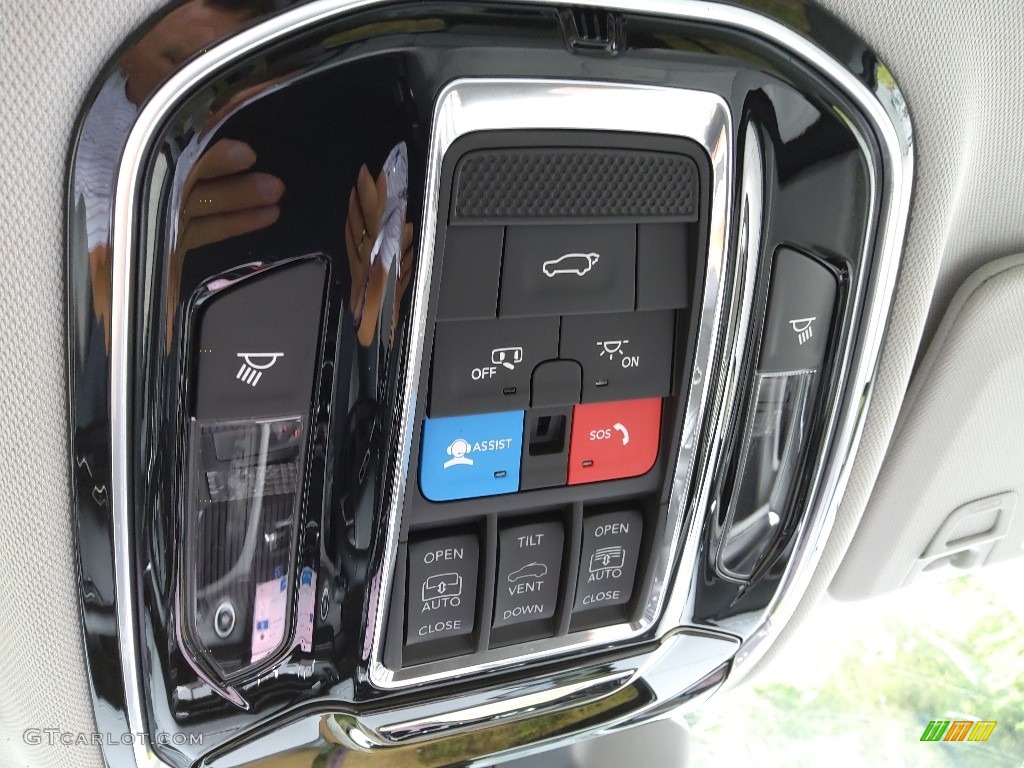 2022 Jeep Grand Cherokee Overland 4x4 Controls Photos