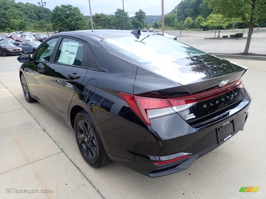 2023 Elantra SEL - Phantom Black / Medium Gray photo #5