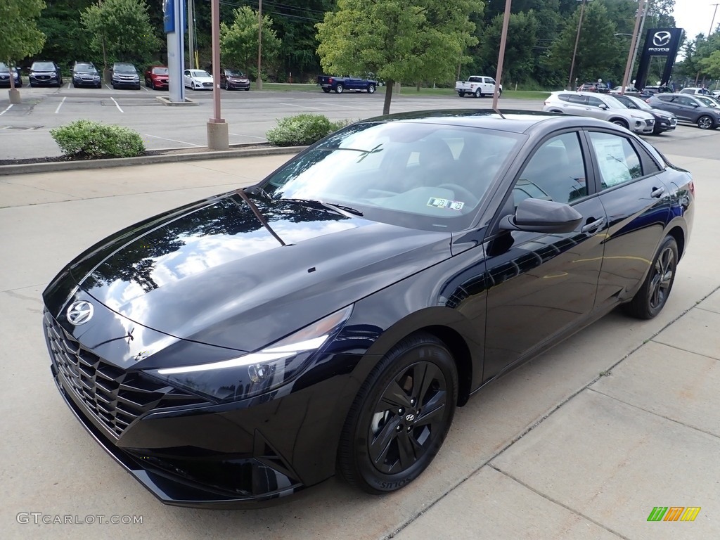 Phantom Black 2023 Hyundai Elantra SEL Exterior Photo #144661005