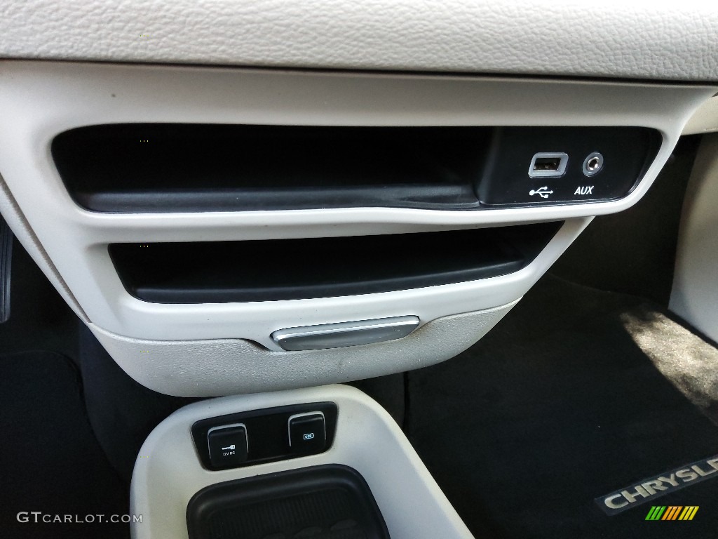 2017 Pacifica Touring L - Jazz Blue Pearl / Black/Alloy photo #37