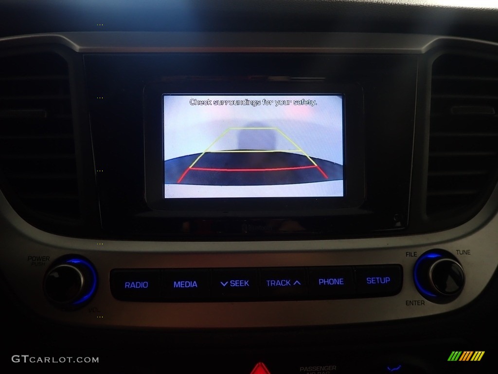 2018 Accent SE - Frost White Pearl / Black photo #2