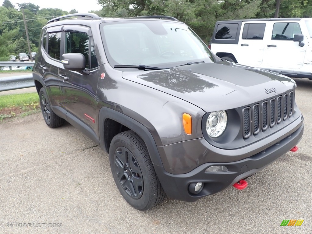 2018 Renegade Trailhawk 4x4 - Granite Crystal Metallic / Black photo #3