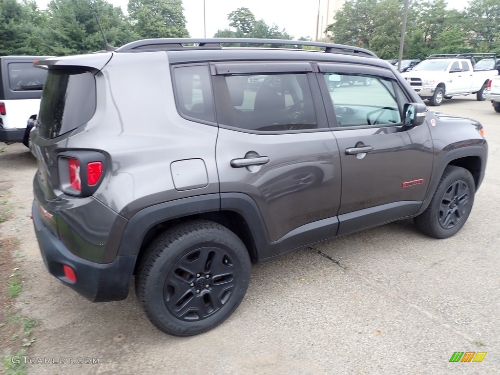 2018 Renegade Trailhawk 4x4 - Granite Crystal Metallic / Black photo #4