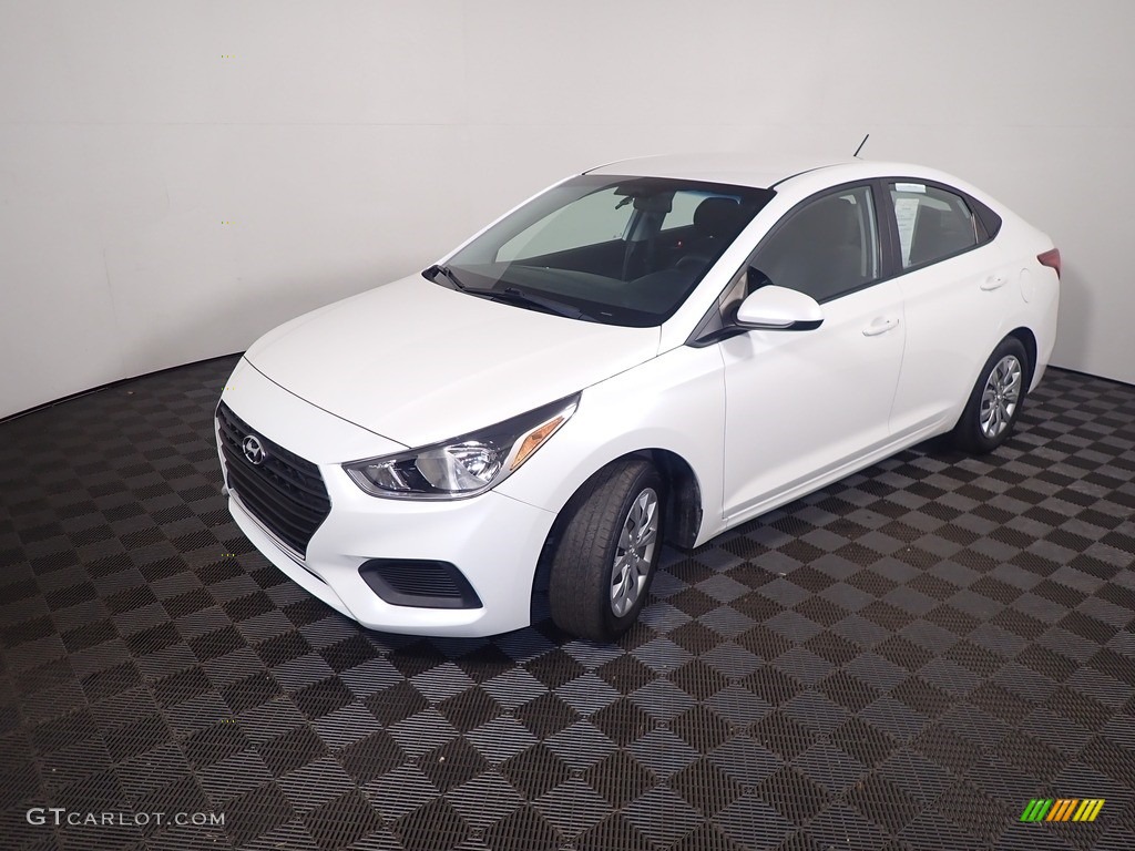 2018 Accent SE - Frost White Pearl / Black photo #9