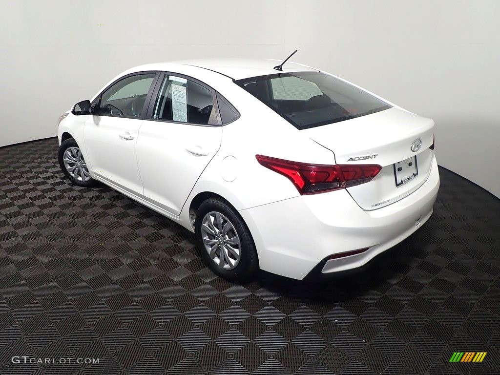 2018 Accent SE - Frost White Pearl / Black photo #12