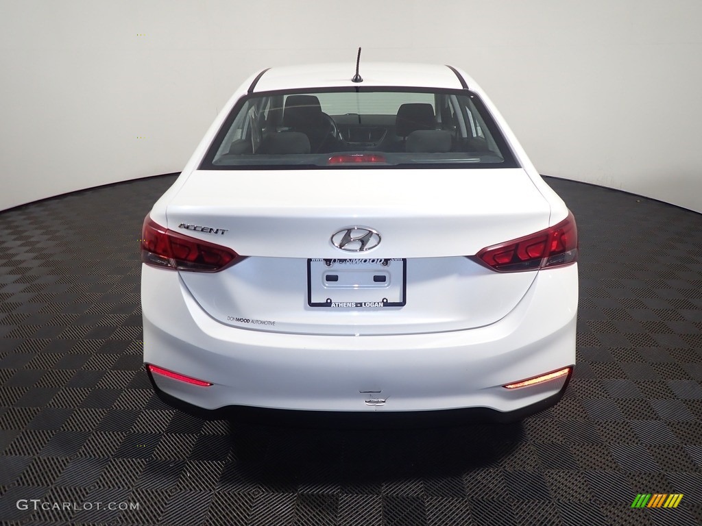2018 Accent SE - Frost White Pearl / Black photo #13
