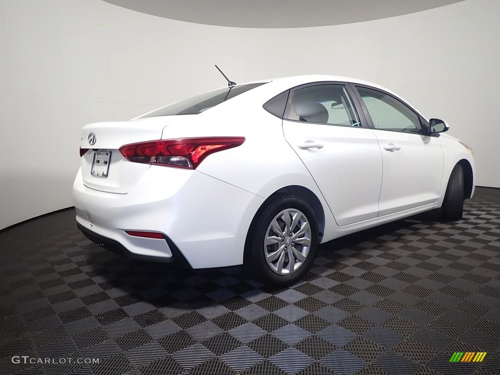 2018 Accent SE - Frost White Pearl / Black photo #16