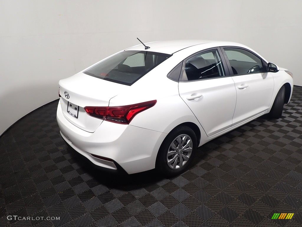 2018 Accent SE - Frost White Pearl / Black photo #17
