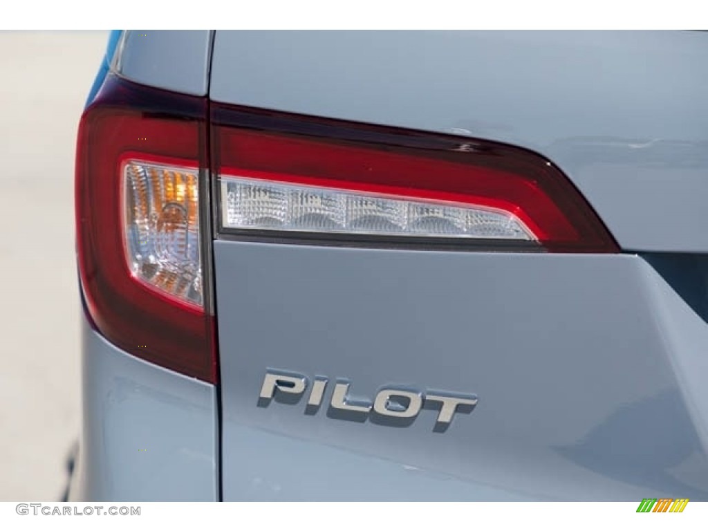 2022 Honda Pilot Black Edition AWD Marks and Logos Photo #144670130