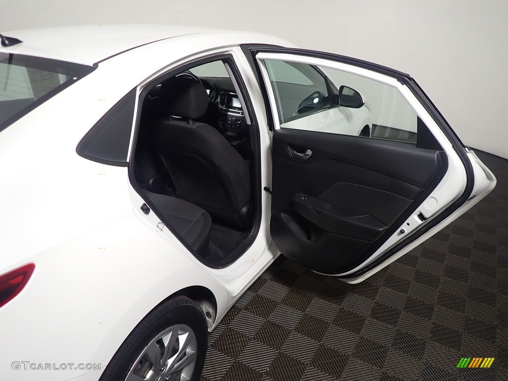 2018 Accent SE - Frost White Pearl / Black photo #35