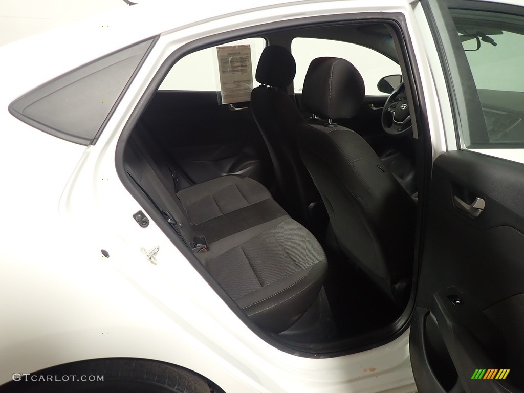 2018 Accent SE - Frost White Pearl / Black photo #36