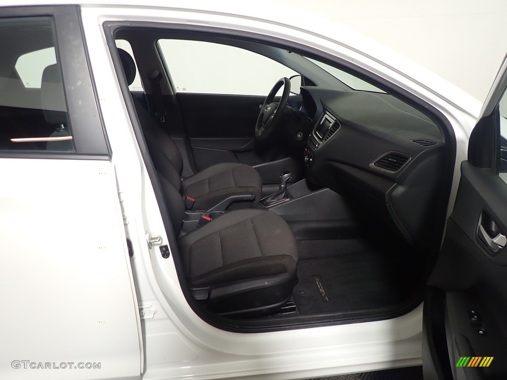 2018 Accent SE - Frost White Pearl / Black photo #38