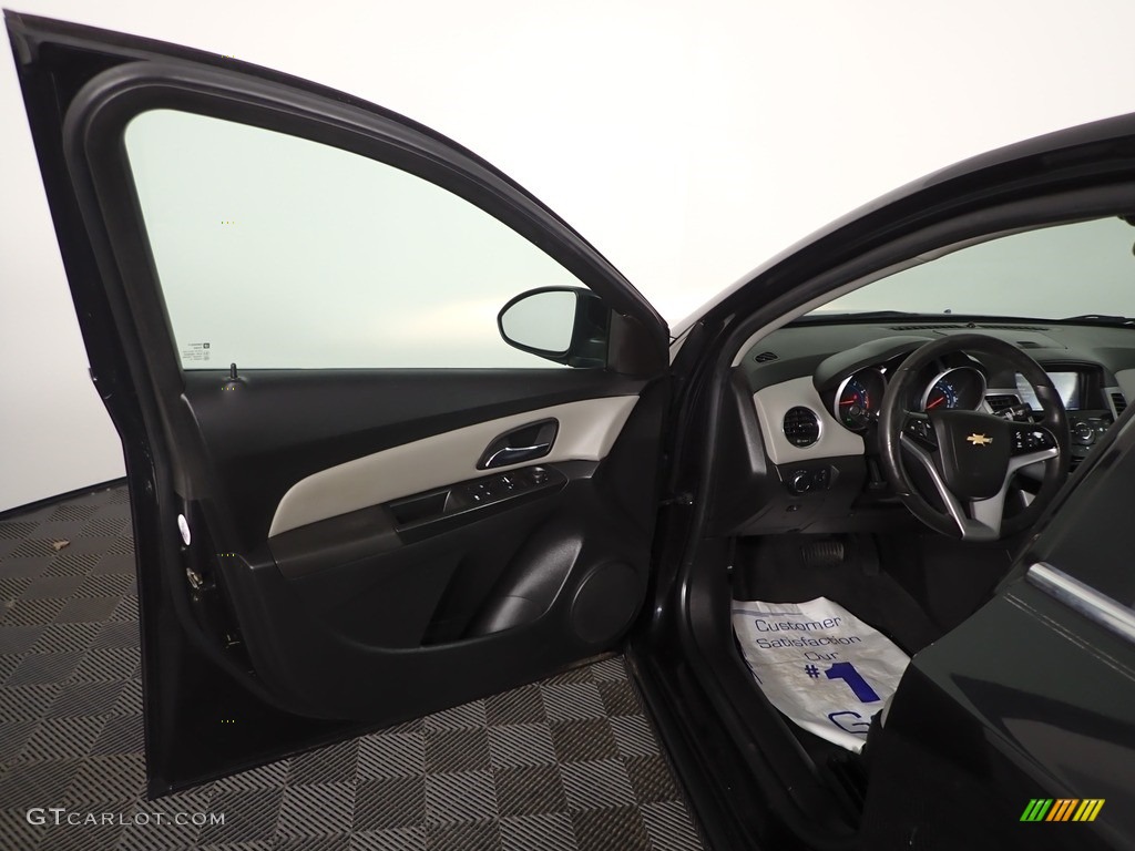 2014 Cruze LT - Black Granite Metallic / Medium Titanium photo #12