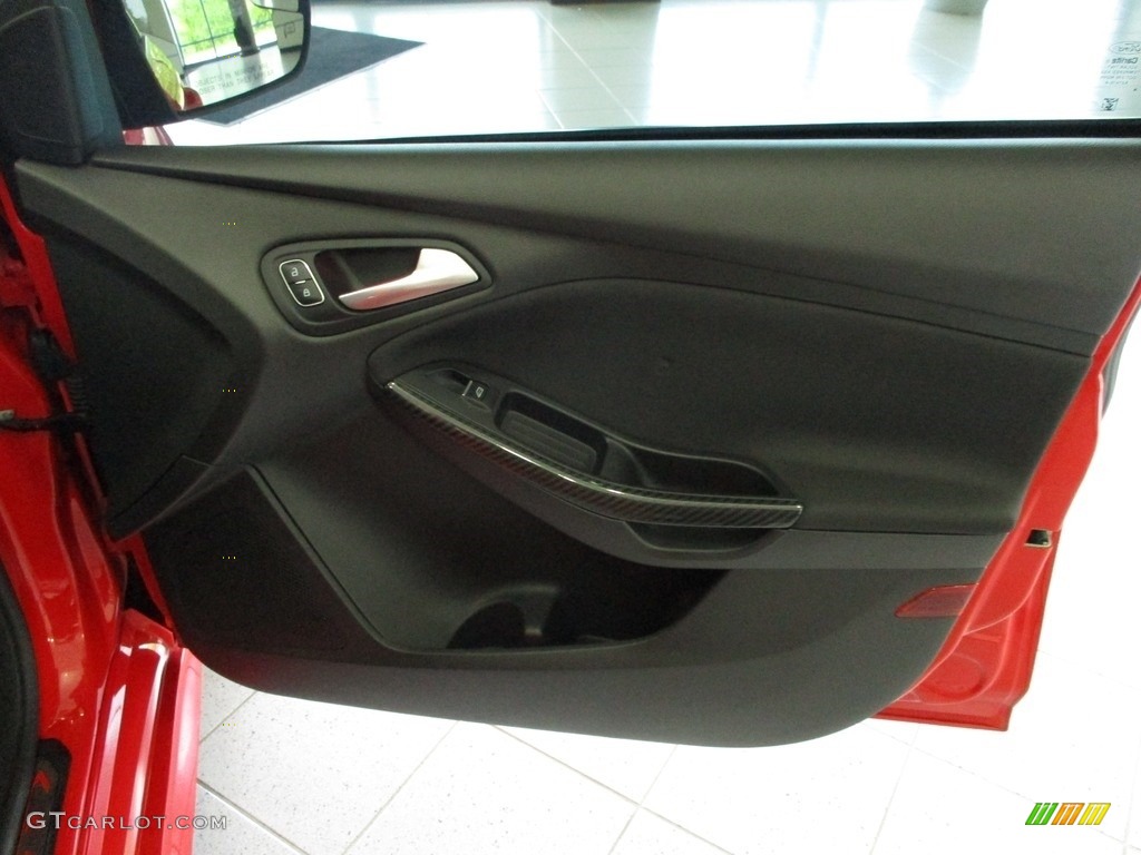 2016 Focus ST - Race Red / Charcoal Black photo #17
