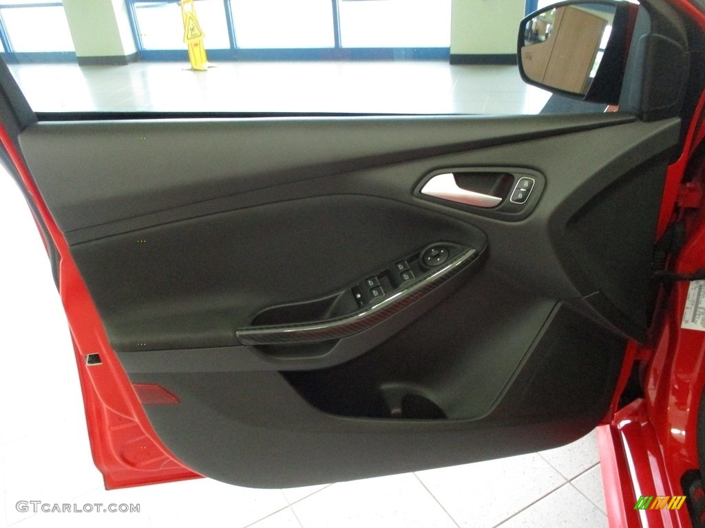 2016 Focus ST - Race Red / Charcoal Black photo #30