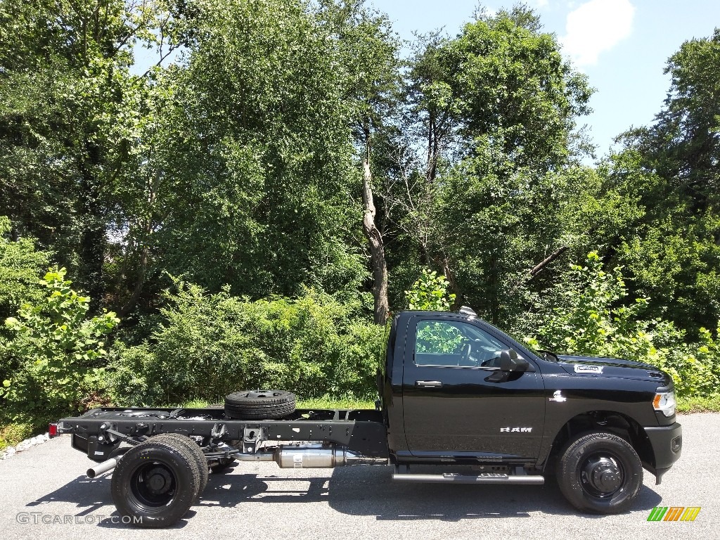 Diamond Black Crystal Pearl 2022 Ram 3500 Tradesman Regular Cab 4x4 Chassis Exterior Photo #144678059