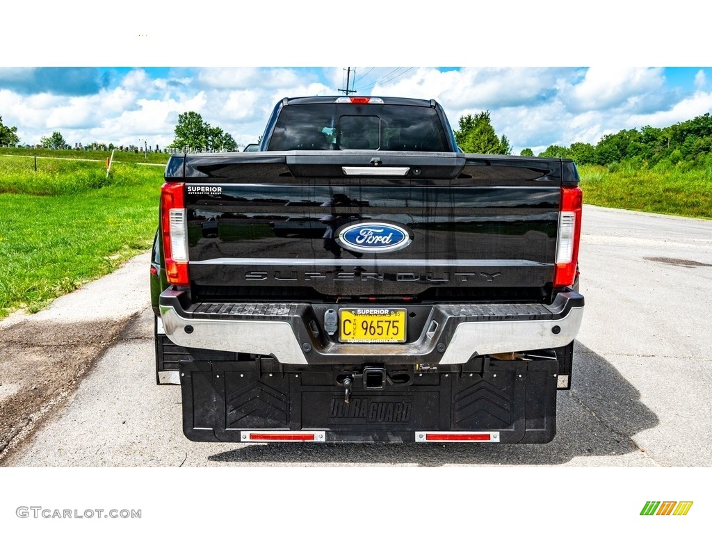 2017 F350 Super Duty XLT Crew Cab 4x4 - Shadow Black / Black photo #5