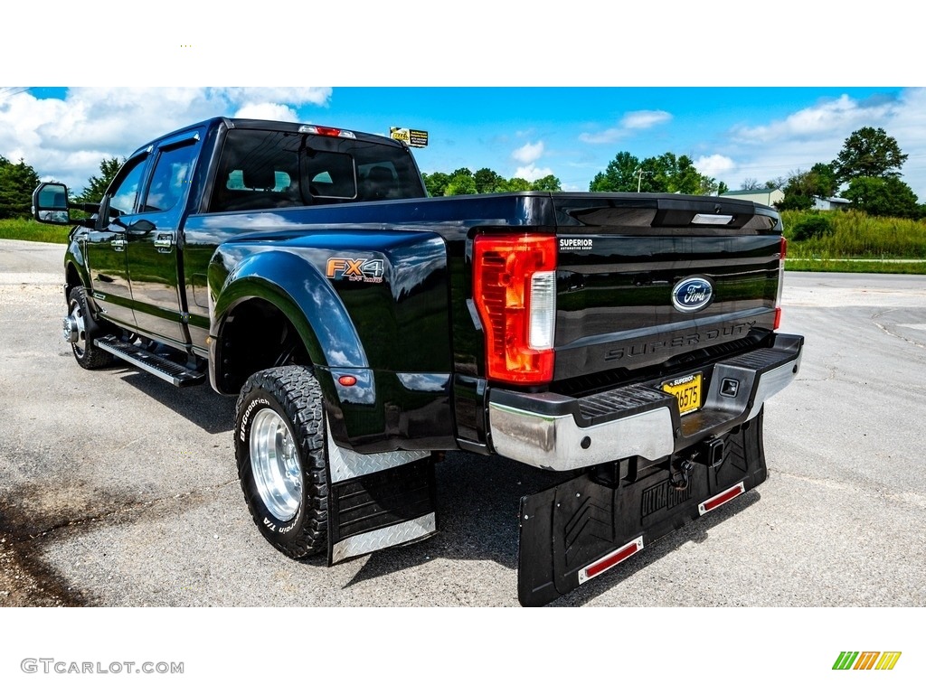 2017 F350 Super Duty XLT Crew Cab 4x4 - Shadow Black / Black photo #6