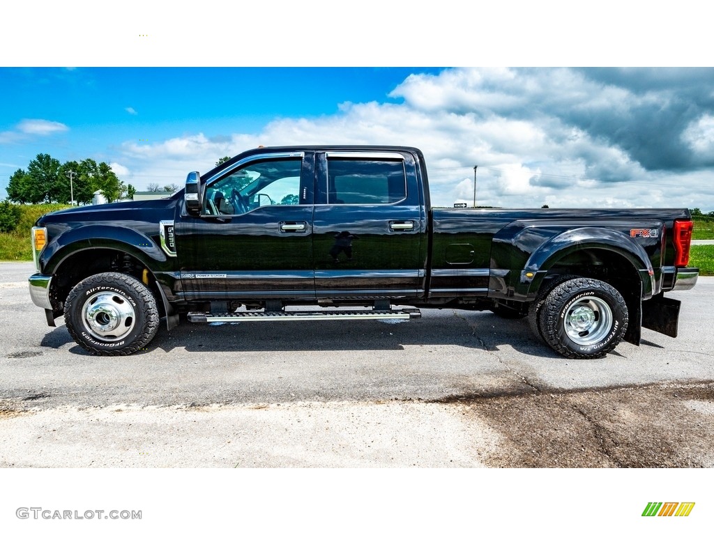 2017 F350 Super Duty XLT Crew Cab 4x4 - Shadow Black / Black photo #7