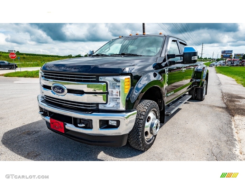 2017 F350 Super Duty XLT Crew Cab 4x4 - Shadow Black / Black photo #8