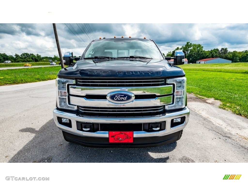 2017 F350 Super Duty XLT Crew Cab 4x4 - Shadow Black / Black photo #9