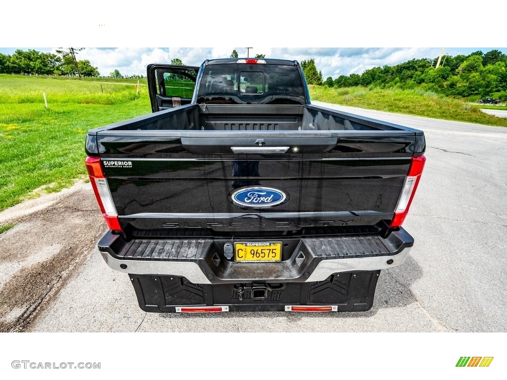 2017 F350 Super Duty XLT Crew Cab 4x4 - Shadow Black / Black photo #21
