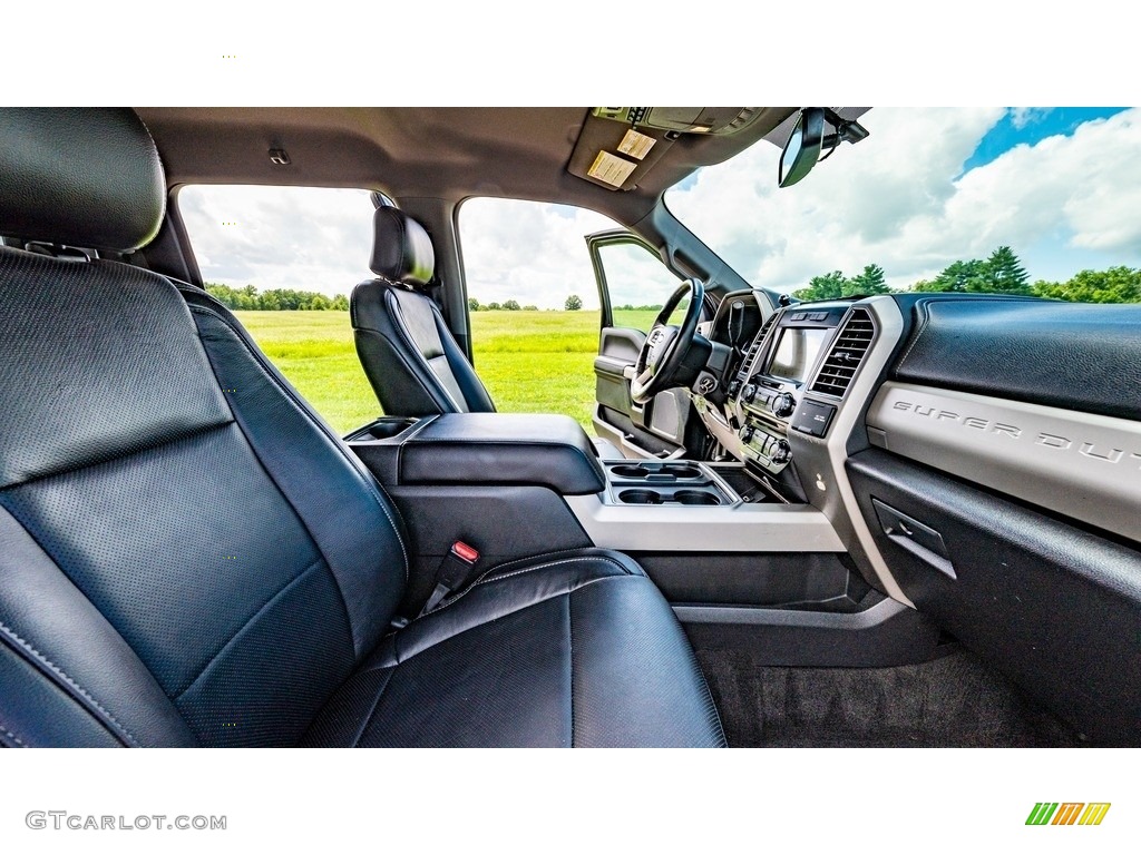 2017 F350 Super Duty XLT Crew Cab 4x4 - Shadow Black / Black photo #24