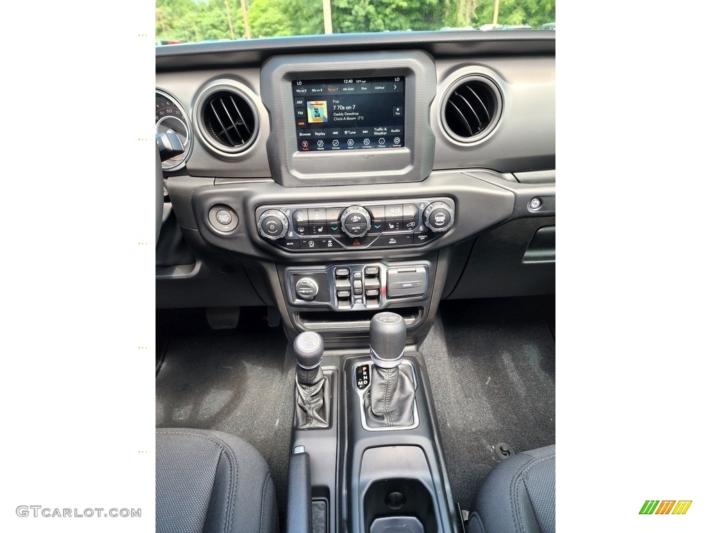 2022 Jeep Wrangler Unlimited High Tide 4x4 Controls Photos