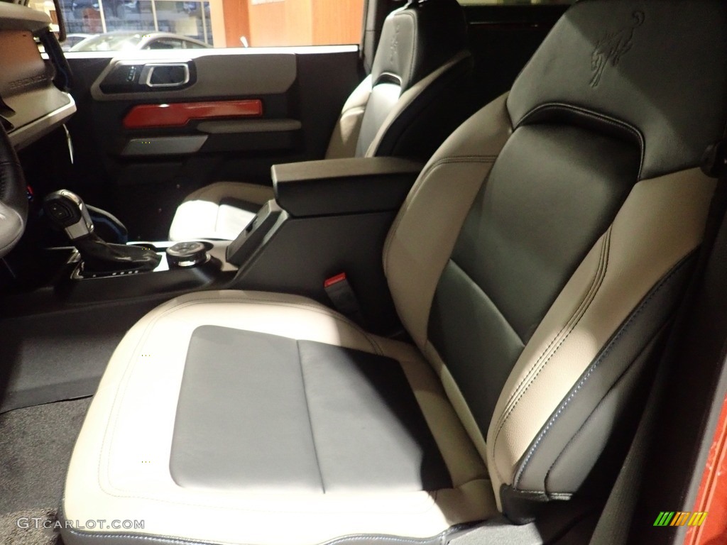 2022 Ford Bronco Wildtrak 4x4 2-Door Front Seat Photos