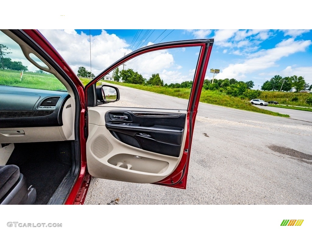 2014 Grand Caravan SXT - Deep Cherry Red Crystal Pearl / Black/Sandstorm photo #24