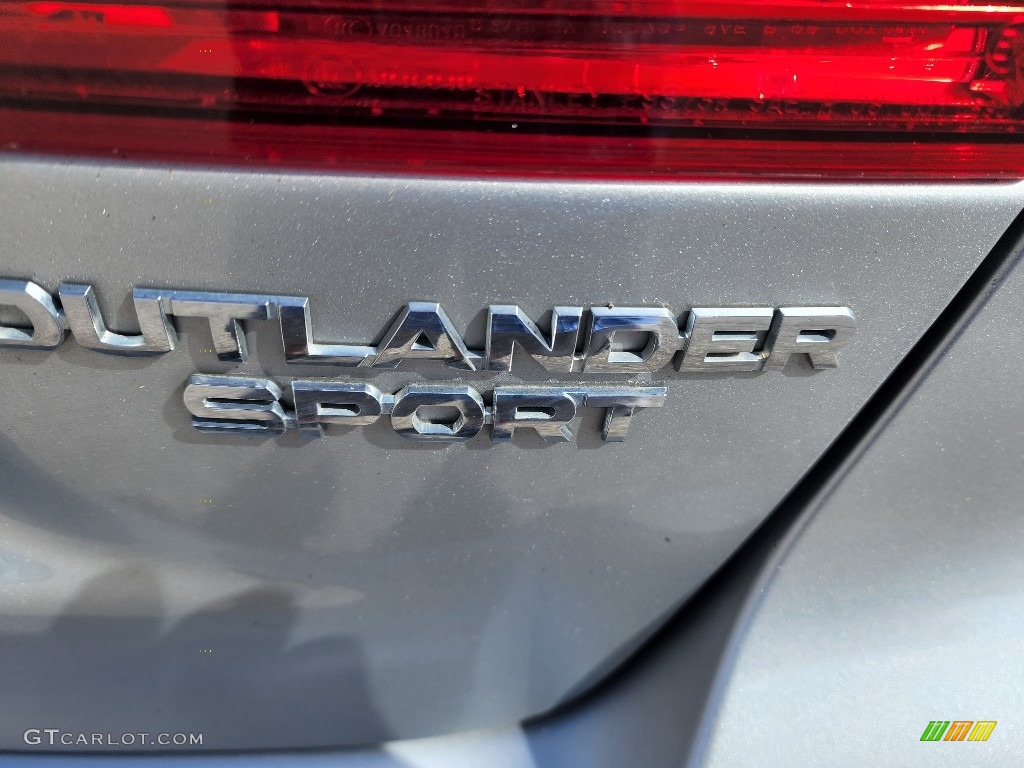 2018 Mitsubishi Outlander Sport LE Marks and Logos Photos