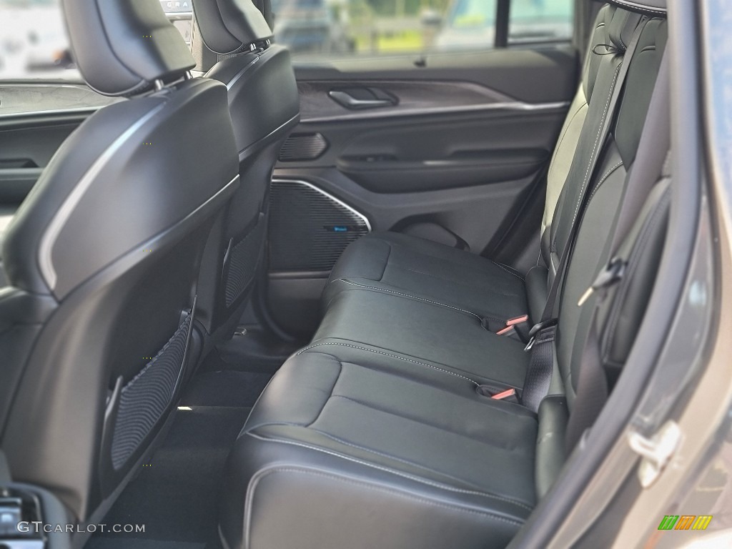 2022 Jeep Grand Cherokee Overland 4x4 Rear Seat Photos