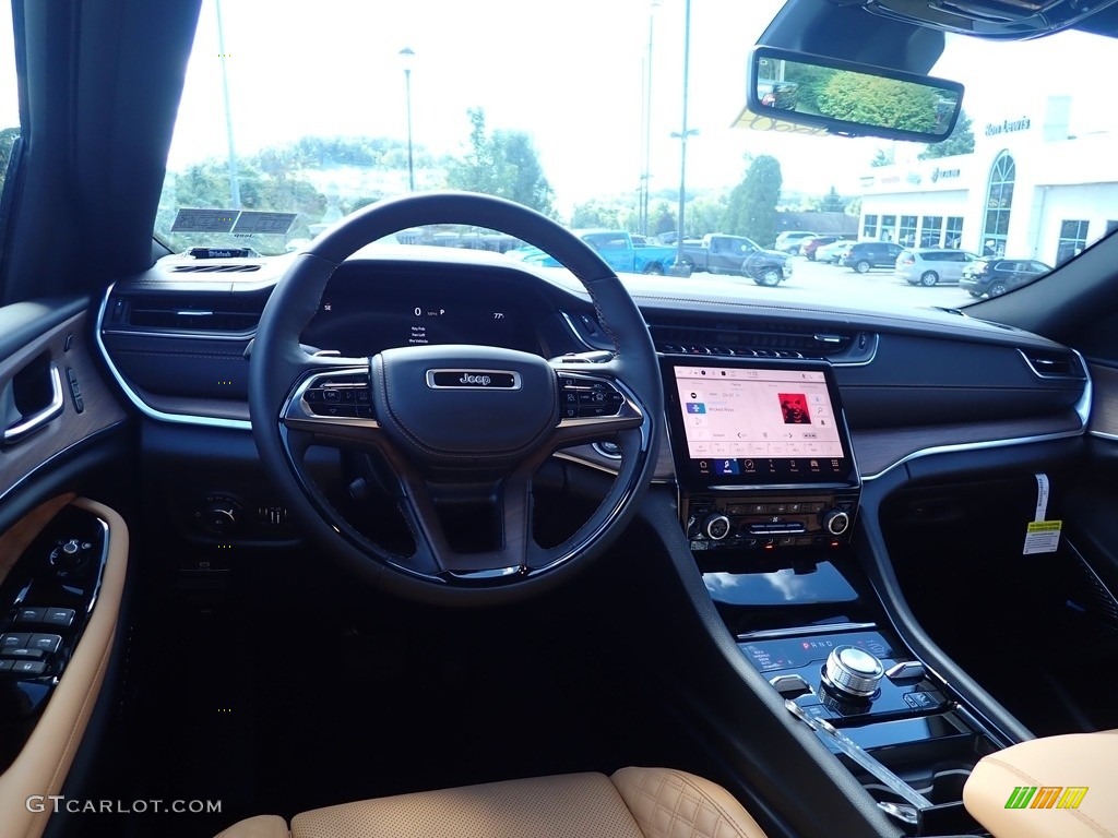2022 Jeep Grand Cherokee Summit 4x4 Dashboard Photos