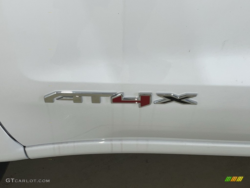 2022 GMC Sierra 1500 AT4 Crew Cab 4WD Marks and Logos Photos