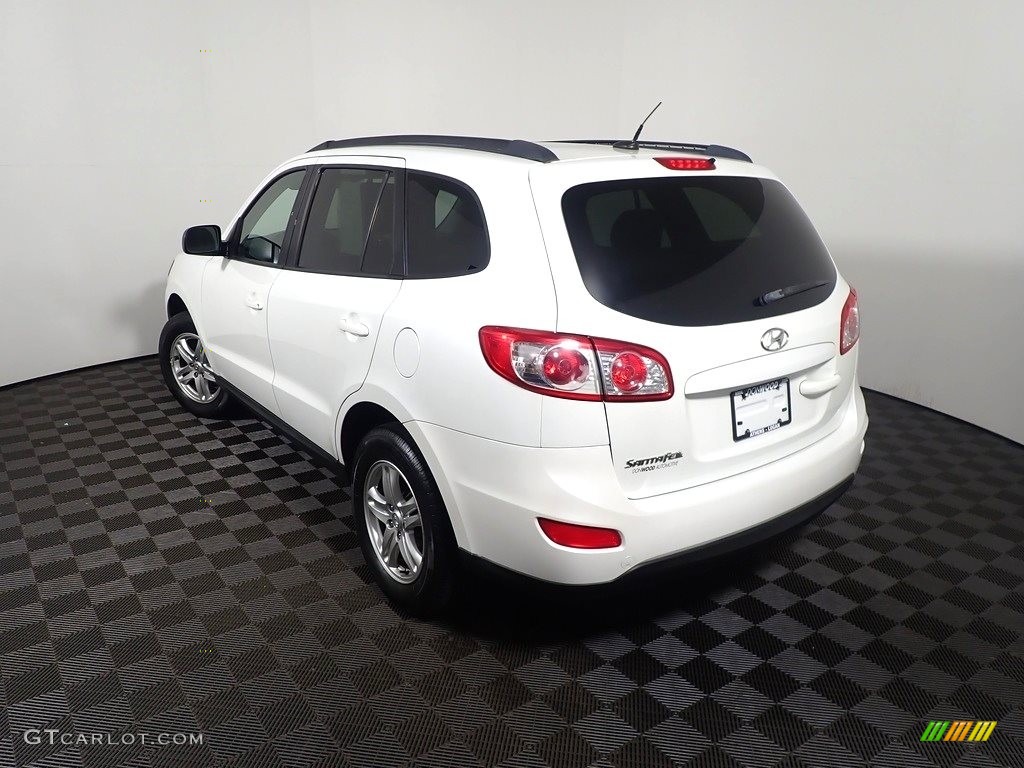 2012 Santa Fe GLS - Glacier White / Gray photo #10